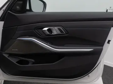 BMW 330e M Sport HUD H K DAB Kamera Alarm AHK 19Zoll