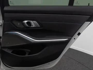 BMW 330e M Sport HUD H K DAB Kamera Alarm AHK 19Zoll