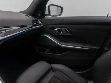 BMW 330e M Sport HUD H K DAB Kamera Alarm AHK 19Zoll