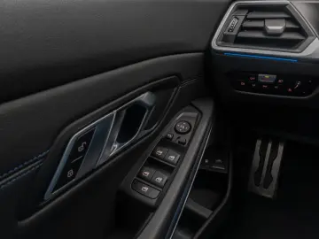 BMW 330e M Sport HUD H K DAB Kamera Alarm AHK 19Zoll