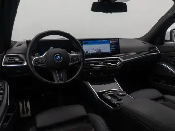 BMW 330e M Sport HUD H K DAB Kamera Alarm AHK 19Zoll