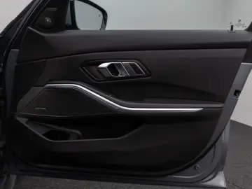 BMW 330e M Sport Kamera HUD DAB H K DrivAssis 19Zoll