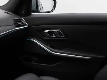 BMW 330e M Sport Kamera HUD DAB H K DrivAssis 19Zoll