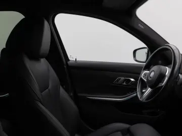 BMW 330e M Sport Kamera HUD DAB H K DrivAssis 19Zoll