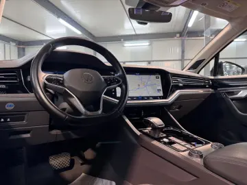 VW Touareg 4M R LINE DYN VIR AHK MTRX BLACK STHZ