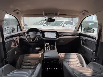 VW Touareg 4M R LINE DYN VIR AHK MTRX BLACK STHZ