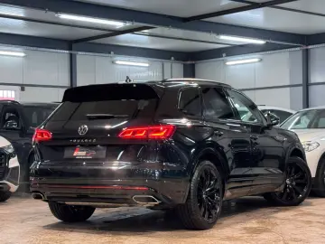 VW Touareg 4M R LINE DYN VIR AHK MTRX BLACK STHZ