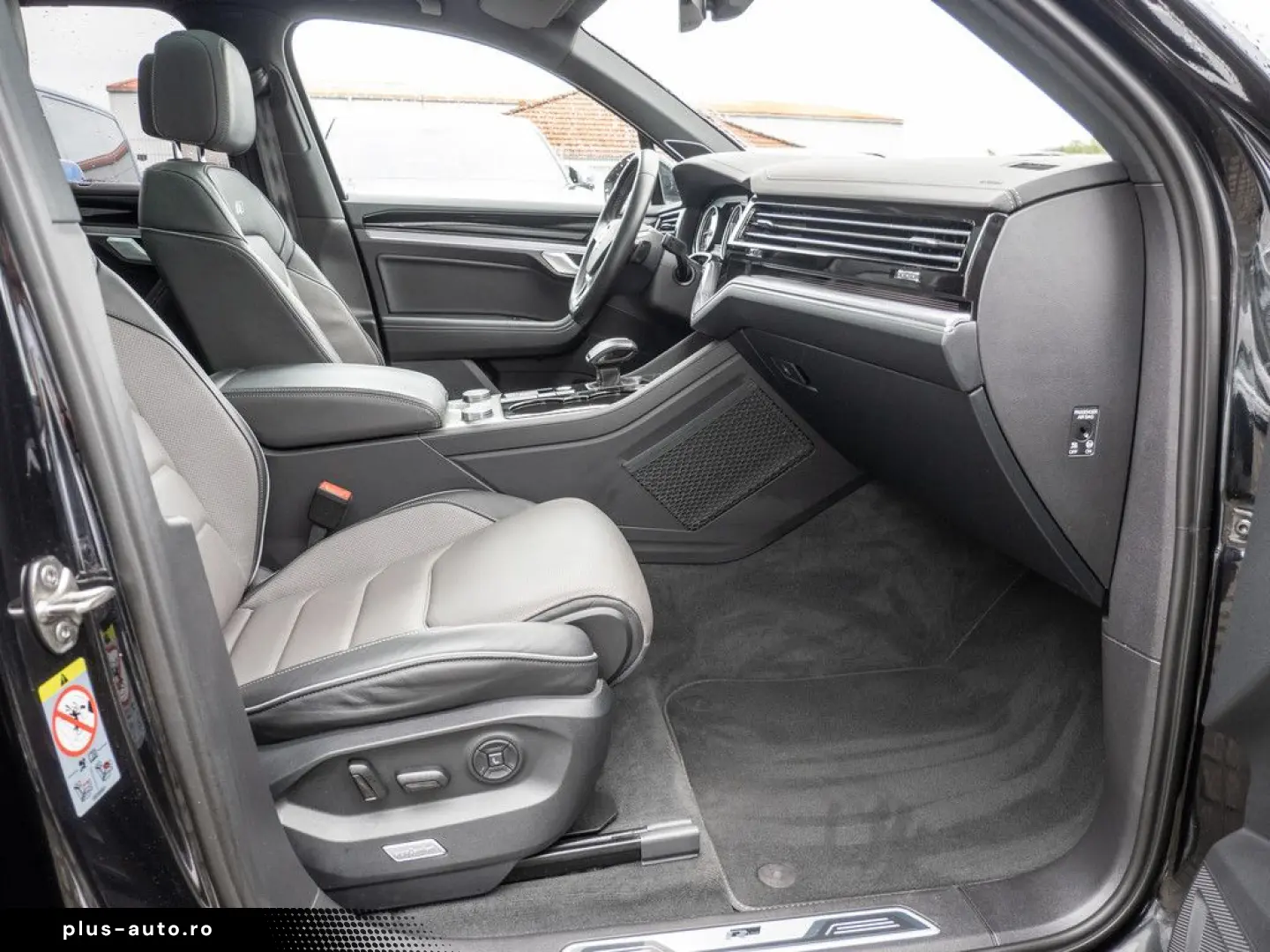 VW Touareg R-Line 3 0 l V6 TDI 4M PANO MATRIX-LED