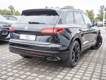 VW Touareg R-Line 3 0 l V6 TDI 4M PANO MATRIX-LED
