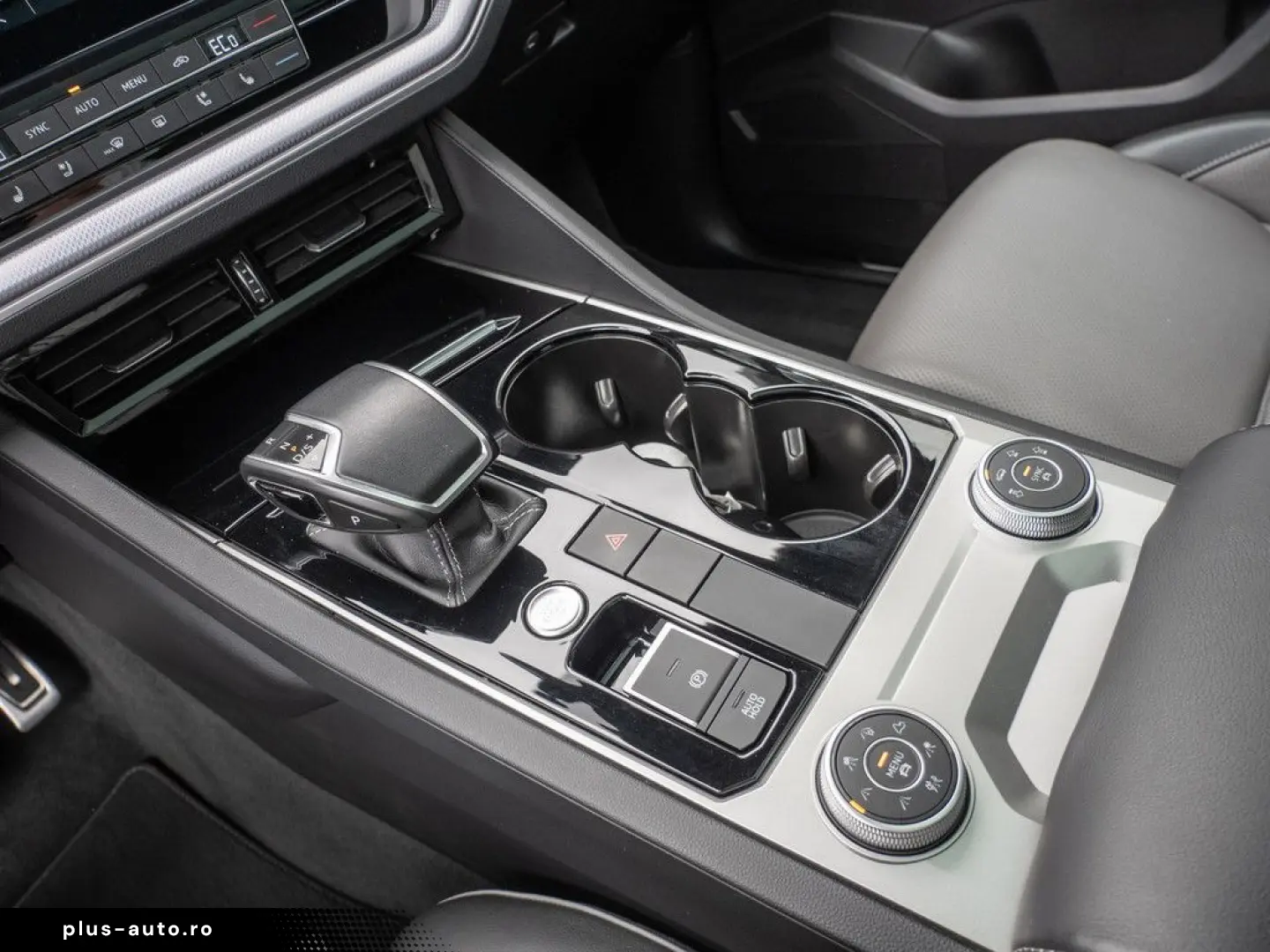 VW Touareg R-Line 3 0 l V6 TDI 4M PANO MATRIX-LED