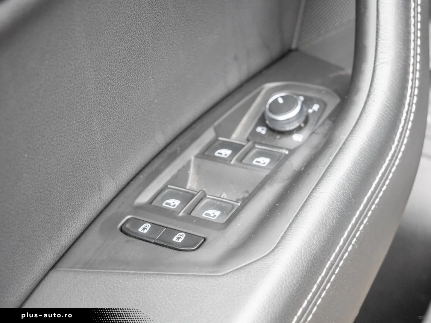 VW Touareg R-Line 3 0 l V6 TDI 4M PANO MATRIX-LED