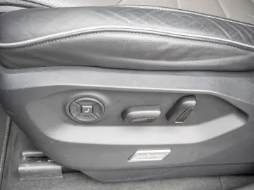 VW Touareg R-Line 3 0 l V6 TDI 4M PANO MATRIX-LED