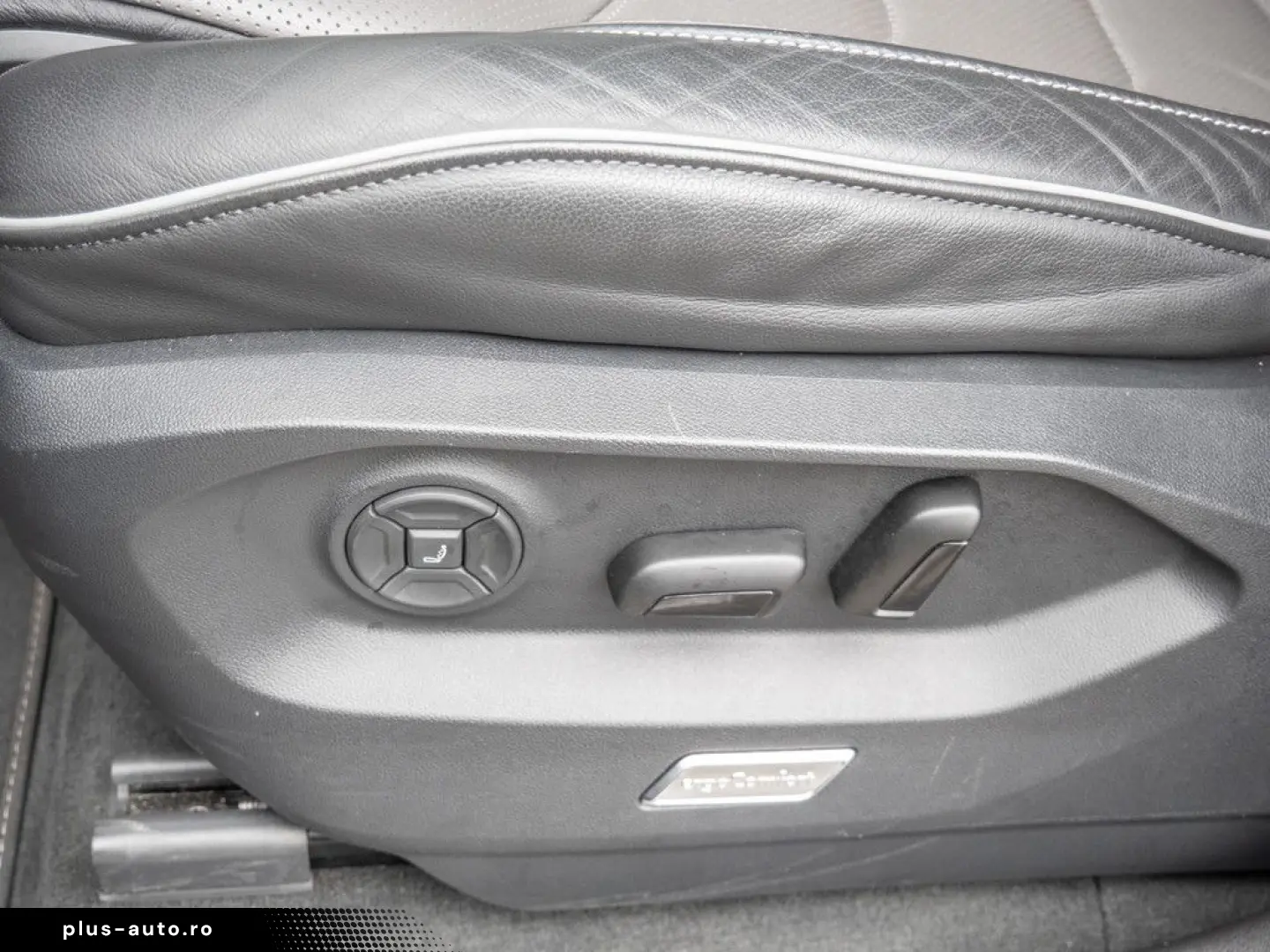 VW Touareg R-Line 3 0 l V6 TDI 4M PANO MATRIX-LED