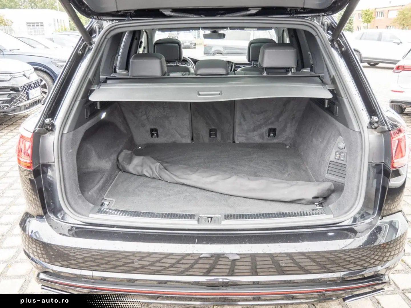 VW Touareg R-Line 3 0 l V6 TDI 4M PANO MATRIX-LED
