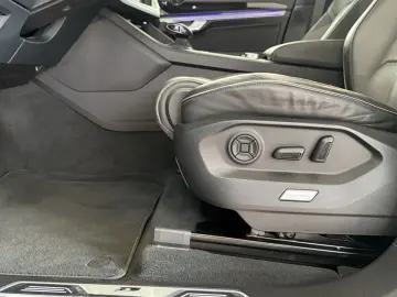 VW Touareg R-Line 4M  PANO  LUFT  HUD  MATRIX  AHK