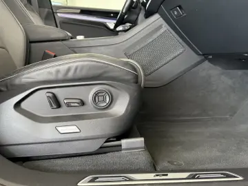 VW Touareg R-Line 4M  PANO  LUFT  HUD  MATRIX  AHK