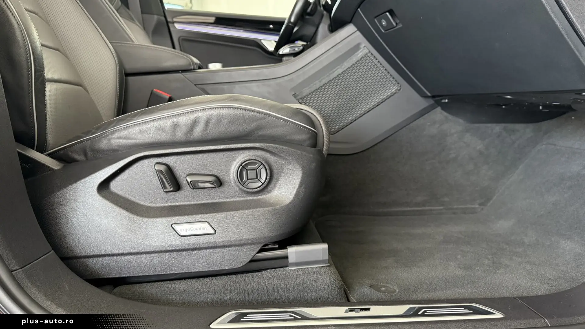 VW Touareg R-Line 4M  PANO  LUFT  HUD  MATRIX  AHK