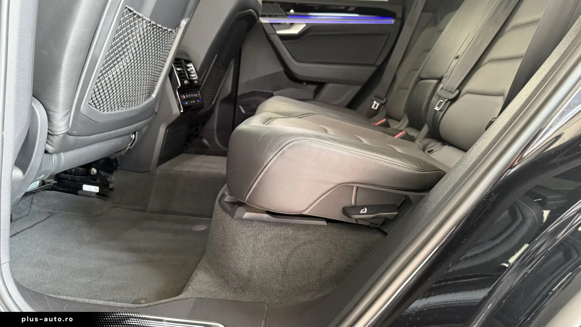 VW Touareg R-Line 4M  PANO  LUFT  HUD  MATRIX  AHK