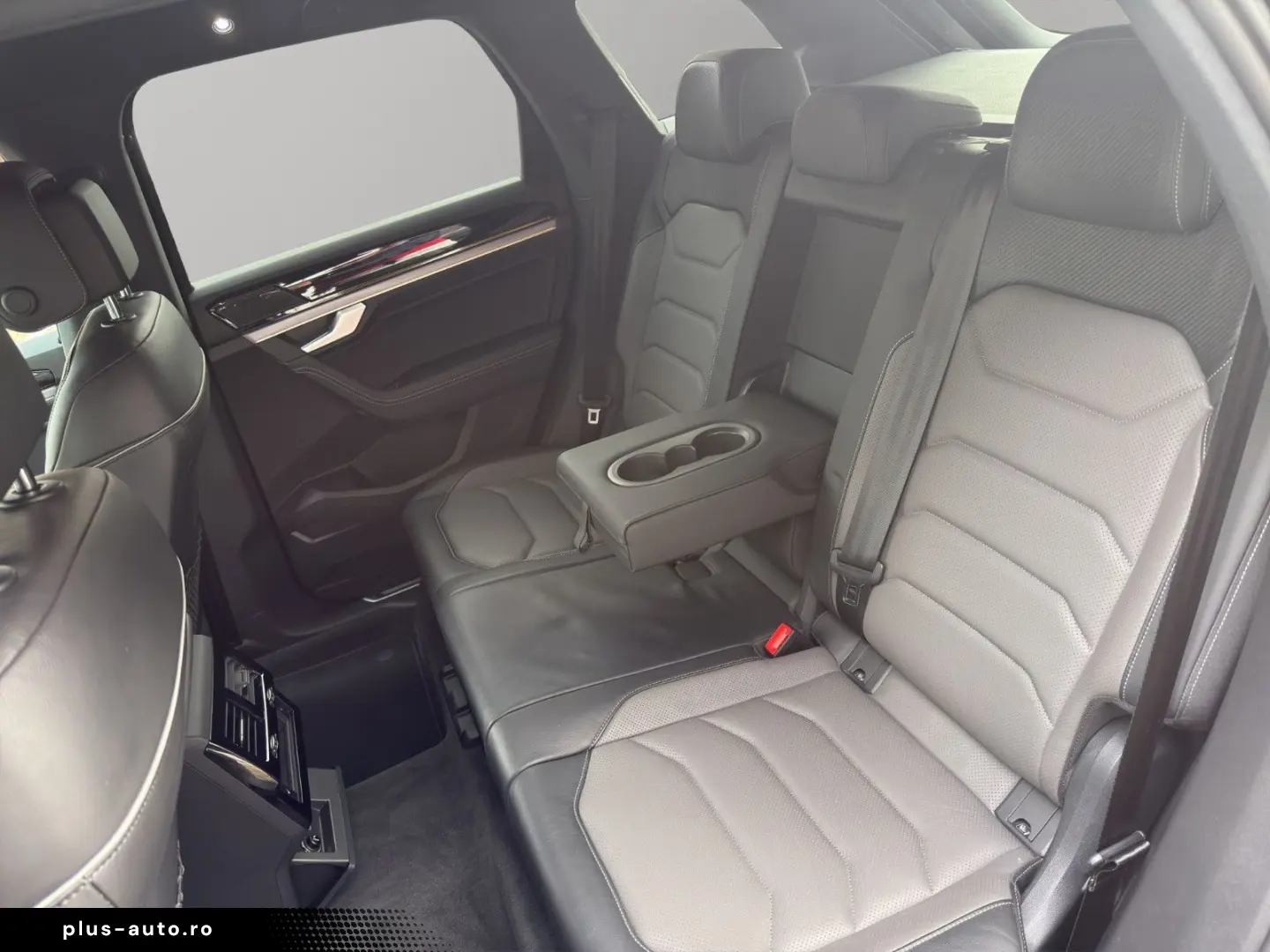 VW Touareg 3.0 TDI R-Line Black  MATRIX LUFT 21