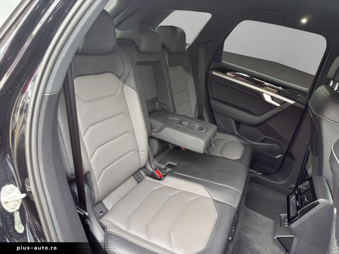 VW Touareg 3.0 TDI R-Line Black  MATRIX LUFT 21