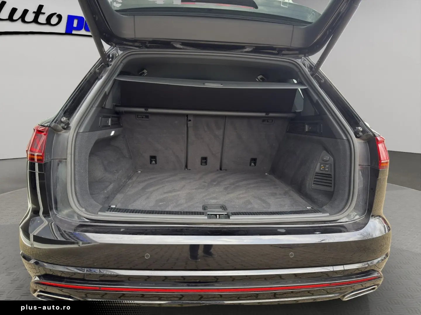 VW Touareg 3.0 TDI R-Line Black  MATRIX LUFT 21