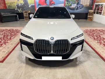 BMW 750 e xDrive M-Sport  Kristall  Leder  HUD  Pano