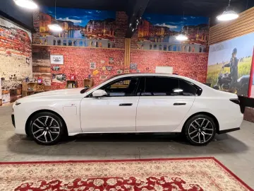 BMW 750 e xDrive M-Sport  Kristall  Leder  HUD  Pano