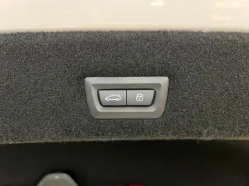 BMW 750 e xDrive M-Sport  Kristall  Leder  HUD  Pano