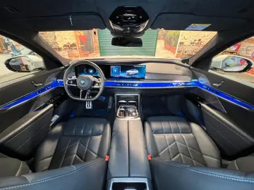 BMW 750 e xDrive M-Sport  Kristall  Leder  HUD  Pano