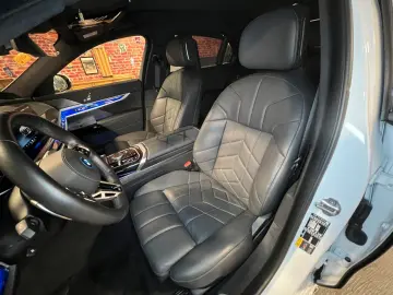 BMW 750 e xDrive M-Sport  Kristall  Leder  HUD  Pano