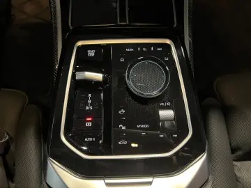 BMW 750 e xDrive M-Sport  Kristall  Leder  HUD  Pano