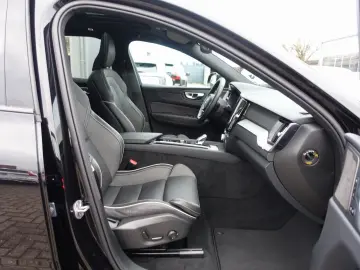 VOLVO XC60 Black Edition Ultra T8 AWD AHK 360  Pano