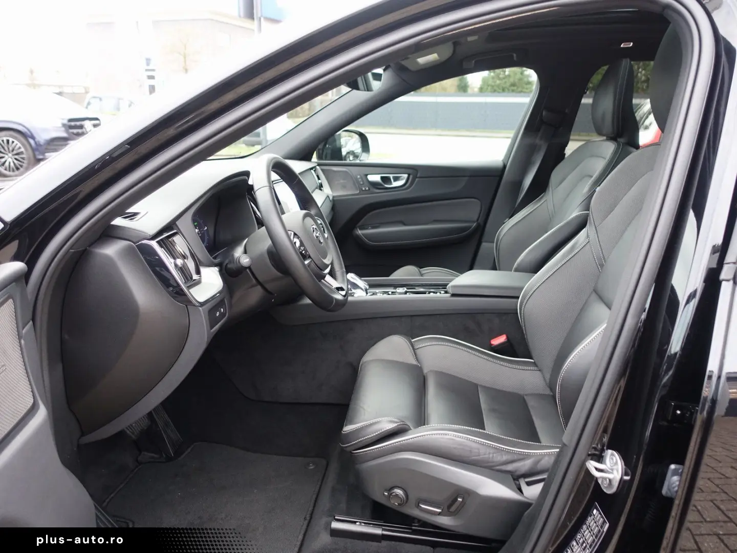 VOLVO XC60 Black Edition Ultra T8 AWD AHK 360  Pano