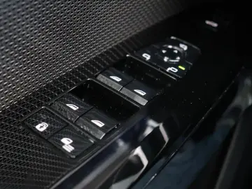 BMW 750 7-serie 750e xDrive   M-SPORT PAKKET   SKY-L