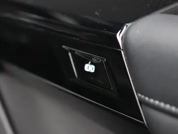 BMW 750 7-serie 750e xDrive   M-SPORT PAKKET   SKY-L