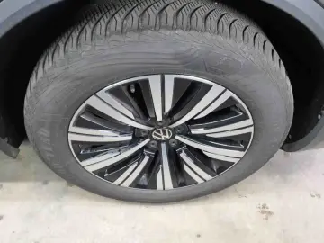 VW Touareg Elegance 3.0 TDI 4Motion   LED AHK RFK