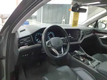 VW Touareg Elegance 3.0 TDI 4Motion   LED AHK RFK