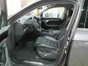 VW Touareg Elegance 3.0 TDI 4Motion   LED AHK RFK