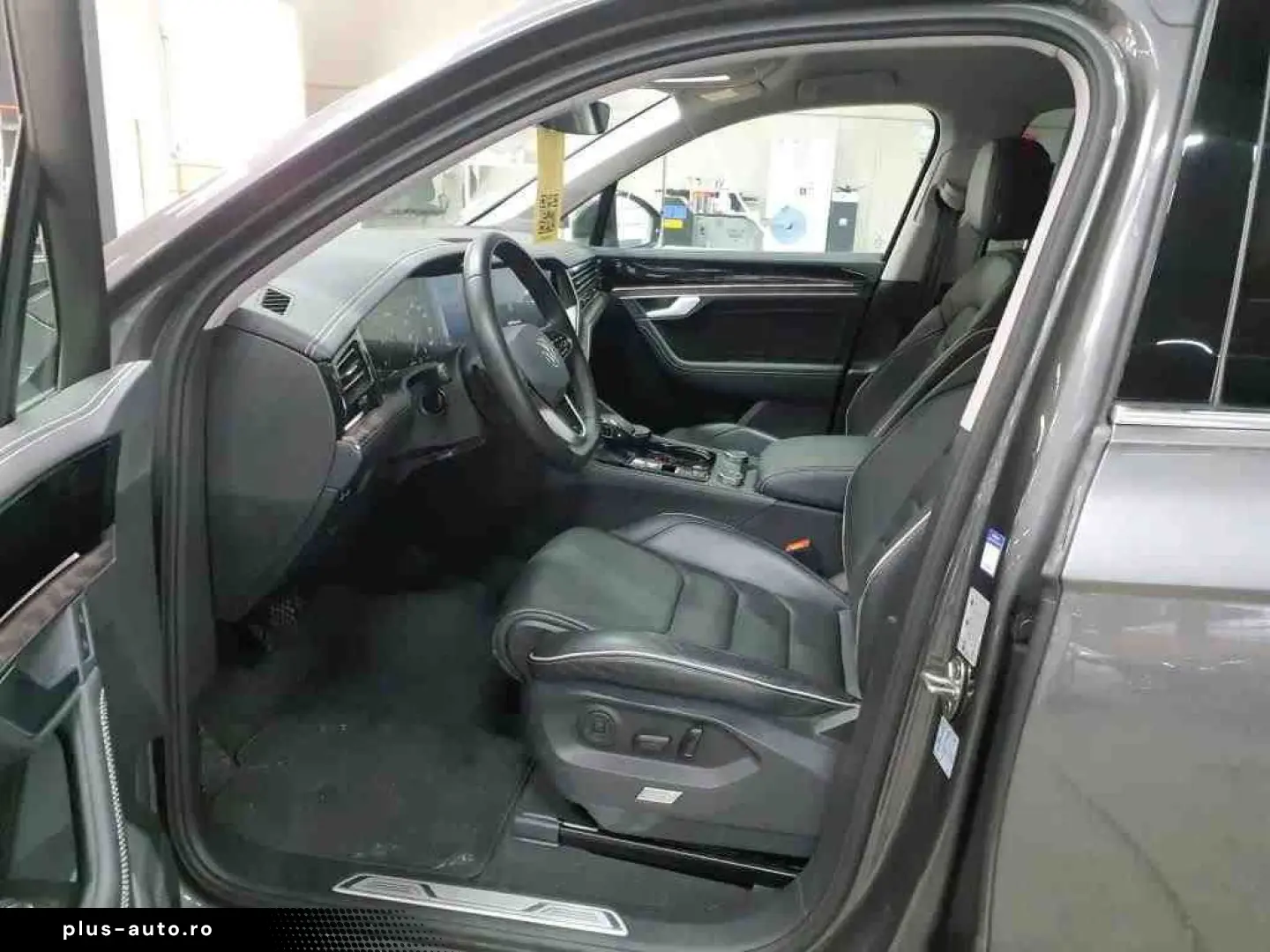 VW Touareg Elegance 3.0 TDI 4Motion   LED AHK RFK