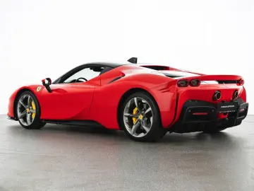 FERRARI SF90 Stradale