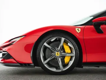 FERRARI SF90 Stradale