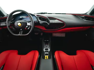 FERRARI SF90 Stradale