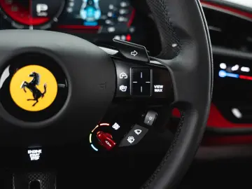 FERRARI SF90 Stradale