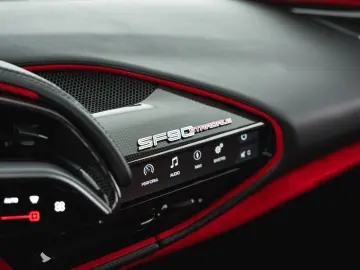 FERRARI SF90 Stradale