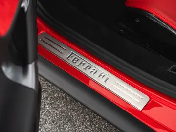 FERRARI SF90 Stradale