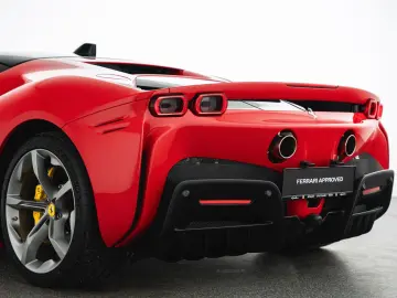 FERRARI SF90 Stradale