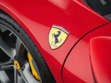 FERRARI SF90 Stradale