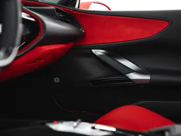 FERRARI SF90 Stradale