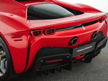 FERRARI SF90 Stradale