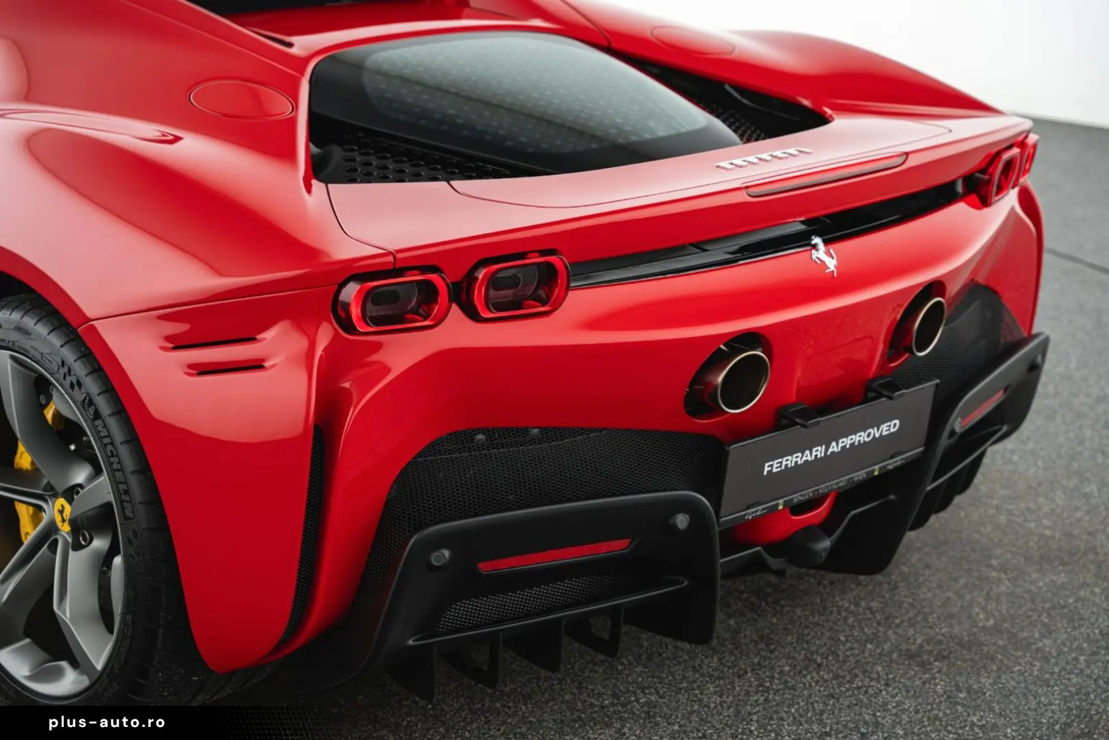 FERRARI SF90 Stradale